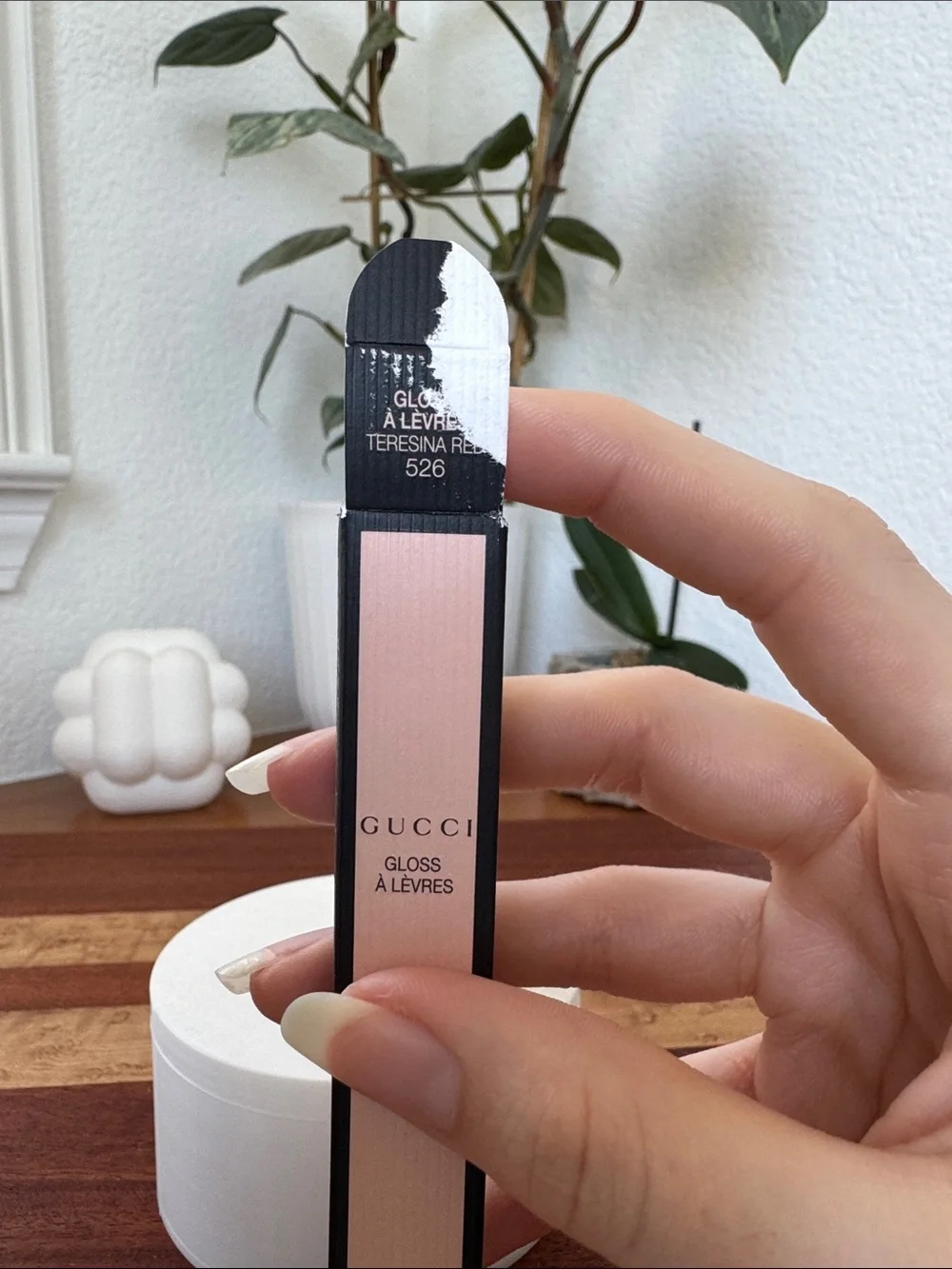 Gucci Hydrating Plumping Lip Gloss - 526 teresina red